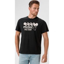Pepe Jeans Burry Koszulka Czarny. Czarne podkoszulki męskie Pepe Jeans, s, z nadrukiem, z bawełny, bez kołnierzyka, z krótkim rękawem, krótkie. Za 152,95 zł.