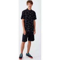 Koszula z napisami. Czarne koszule męskie marki Pull&Bear, m, z napisami. Za 62,90 zł.