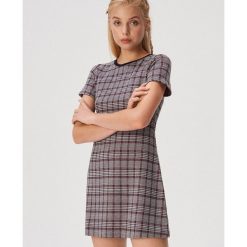 Wzorzysta sukienka mini - Różowy. Różowe sukienki damskie Sinsay, s, bez wzorów, bez kołnierzyka, bez rękawów, mini. Za 39,99 zł.