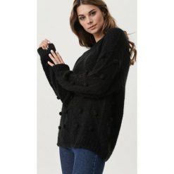 Czarny Sweter Burlingame. Czarne swetry damskie Born2be, uniwersalny, z aplikacjami, ze splotem, z długim rękawem, długie, bez kaptura. Za 149,99 zł.