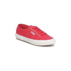 Buty Superga 2750 COTU CLASSIC. Czerwone trampki i tenisówki damskie Superga, bez wzorów, bez zapięcia. Za 175,20 zł.