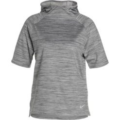 Nike Performance Tshirt z nadrukiem wolf grey/heather/silver. Szare topy sportowe damskie marki Nike Performance, s, z nadrukiem, z elastanu. W wyprzedaży za 131,45 zł.