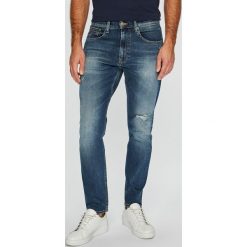 Tommy Jeans - Jeansy. Niebieskie jeansy męskie marki Tommy Jeans. W wyprzedaży za 399,90 zł.