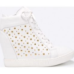 Carinii - Botki. Szare buty zimowe damskie marki Carinii, z gumy, z okrągłym noskiem, na koturnie, na sznurówki. W wyprzedaży za 329,90 zł.