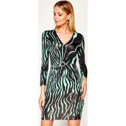 Sukienka koktajlowa Just Cavalli S04CT1043. Czarne sukienki damskie Just Cavalli, s, bez wzorów, z elastanu, wizytowe, bez kołnierzyka, bez rękawów. W wyprzedaży za 1039,00 zł.