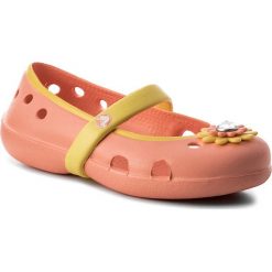 Baleriny CROCS - Keeley Petal Charm Flat Ps 15399 Melon/Sunshine. Brązowe baleriny dziewczęce marki Crocs, z tworzywa sztucznego. Za 89,00 zł.