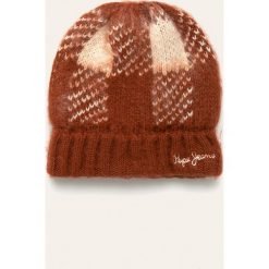 Pepe Jeans - Czapka Laia. Niebieskie czapki damskie Pepe Jeans, na zimę, bez wzorów, z jeansu. W wyprzedaży za 89,90 zł.