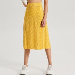 Spódnica midi w drobne grochy - Żółty. Żółte spódniczki damskie Cropp, s, w grochy, midi. Za 59,99 zł.