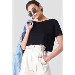 T-shirty damskie: NA-KD Basic Krótki t-shirt z okrągłym dekoltem - Black