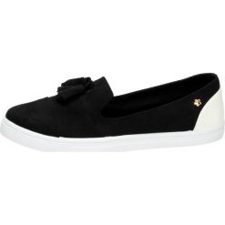 SLIP ON Czarne tenisówki damskie BALADA B794-1. Czarne trampki i tenisówki damskie balada, bez wzorów, bez zapięcia. W wyprzedaży za 40,00 zł.
