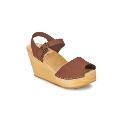 Sandały Le comptoir scandinave -. Pomarańczowe sandały damskie Le comptoir scandinave, bez wzorów, bez obcasa, bez zapięcia. Za 259,60 zł.