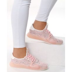 Różowe Buty Sportowe Impersonation. Różowe buty sportowe damskie Born2be, z aplikacjami, sportowe. Za 79,99 zł.