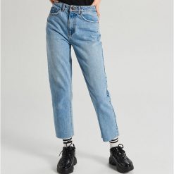 Jeansy straight - Niebieski. Niebieskie jeansy damskie Cropp. Za 99,99 zł.