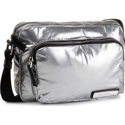 Torebka CALVIN KLEIN - Primary Camerabag K60K605848 Silver. Szare listonoszki damskie Calvin Klein, na co dzień, bez wzorów, z materiału, eleganckie, bez dodatków. Za 299,00 zł.