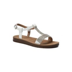 BASSANO WSL996-22 Biały. Białe sandały damskie Bassano, bez wzorów, ze skóry ekologicznej, bez obcasa, bez zapięcia. Za 59,99 zł.