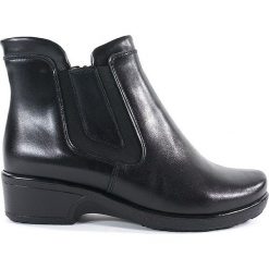 BOTKI DAMSKIE GRE 406 CZAR. Botki damskie Gregors, ze skóry, bez obcasa, bez zapięcia. Za 229,00 zł.