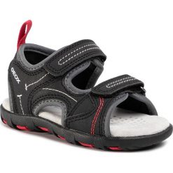 Sandały GEOX - J S.Pianeta A J0264A 0CE15 C0048 M Black/Red. Czarne sandały chłopięce Geox, ze skóry ekologicznej, bez zapięcia. Za 199,00 zł.