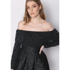Czarna Bluzka Full Swing. Czarne bluzki damskie Born2be, xl, bez wzorów, z dzianiny, wizytowe, bez kołnierzyka, z długim rękawem. Za 59,99 zł.