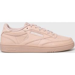 Reebok Classic - Buty Club C 85. Różowe buty sportowe damskie Reebok Classic, bez wzorów, ze skóry, sportowe, reebok classic. W wyprzedaży za 239,90 zł.