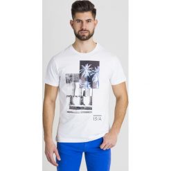 T-SHIRT VERSACE JEANS. Białe t-shirty męskie Versace Jeans, s, z nadrukiem, z bawełny, z okrągłym kołnierzem. Za 356,30 zł.