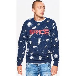 Bluza all over SPACE - Granatowy. Niebieskie bluzy męskie marki Cropp, l. W wyprzedaży za 69,99 zł.
