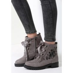 Szare Botki Make You Love Me. Szare botki damskie vices, bez obcasa, na płaskiej podeszwie, bez zapięcia. Za 79,99 zł.