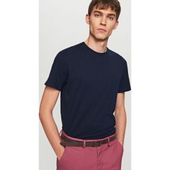 T-shirty męskie: T-shirt w prążki – Granatowy