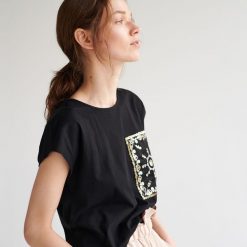 T-shirt z cekinami - Czarny. Czarne t-shirty damskie Reserved, s, bez wzorów, bez kołnierzyka. Za 49,99 zł.