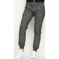 Ciemnoszare Spodnie Dresowe Avantient. Szare spodnie dresowe damskie Born2be, xxl, z dresówki. Za 19,99 zł.