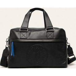 Trussardi Jeans - Torba na obuwie. Czarne torby męskie skórzane Trussardi Jeans, w paski, z poliesteru, na ramię, małe. Za 769,90 zł.