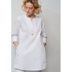 Tunika z bawełny organicznej - Kremowy. Białe tuniki damskie Reserved, bez wzorów, z bawełny, bez kołnierzyka, bez rękawów. Za 119,99 zł.