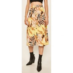 Vero Moda - Spódnica. Różowe spódniczki damskie Vero Moda, na co dzień, s, bez wzorów, z elastanu, casualowe, z podwyższonym stanem, midi, rozkloszowane. W wyprzedaży za 69,90 zł.