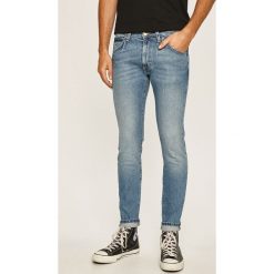 Wrangler - Jeansy Emilio. Niebieskie jeansy męskie Wrangler, l. W wyprzedaży za 259,90 zł.