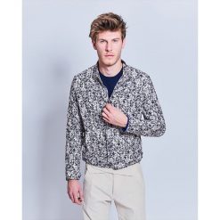 Kurtka w kolorze kremowo-granatowowym. Niebieskie płaszcze męskie Cacharel, xl, z bawełny, klasyczne. W wyprzedaży za 529,95 zł.
