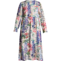Samsøe & Samsøe RAVEN DRESS Sukienka letnia fiore. Szare sukienki damskie marki Samsøe & Samsøe, na lato, xl, bez wzorów, z jedwabiu, bez kołnierzyka, bez rękawów. Za 1089,00 zł.