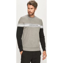 Calvin Klein Jeans - Bluza. Szare bluzy męskie Calvin Klein Jeans, s, z nadrukiem, z bawełny, z okrągłym kołnierzem, bez rękawów, bez kaptura. Za 399,90 zł.