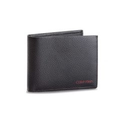 Portfele Calvin Klein Jeans K50K503818 PEBBLE EDGE. Czarne portfele męskie Calvin Klein Jeans, bez wzorów, z jeansu. Za 211,48 zł.