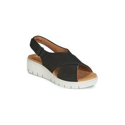 Sandały Clarks UN KARELY SUN. Czarne sandały damskie Clarks, bez wzorów, bez obcasa, bez zapięcia. W wyprzedaży za 342,30 zł.