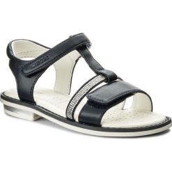 Sandały GEOX - J S.Giglio B J82E2B 000BC C4002 M Navy. Niebieskie sandały dziewczęce Geox, ze skóry ekologicznej, bez zapięcia. W wyprzedaży za 119,00 zł.