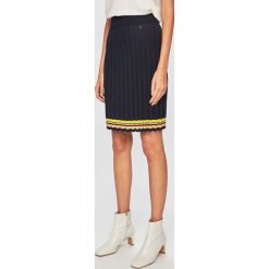 Tommy Hilfiger - Spódnica. Czarne spódniczki damskie TOMMY HILFIGER, na co dzień, s, bez wzorów, z bawełny, casualowe, midi, rozkloszowane. W wyprzedaży za 479,90 zł.
