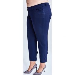 Gustowne GRANATOWE spodnie z kokardkami IGA duże rozmiary OVERSIZE PLUS SIZE WIOSNA. Różowe spodnie dziewczęce Moda Size Plus Iwanek, na wiosnę, s, bez wzorów, z bawełny, eleganckie. Za 119,90 zł.