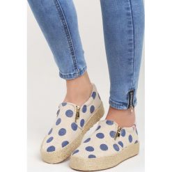 Czarne Slip On Sophi. Czarne trampki damskie slip on Born2be, w kropki, z bawełny. Za 49,99 zł.