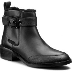 Botki EMU AUSTRALIA - Medlow W11298 Black. Czarne botki damskie na obcasie EMU Australia, ze skóry, eleganckie, na klamry. W wyprzedaży za 499,00 zł.