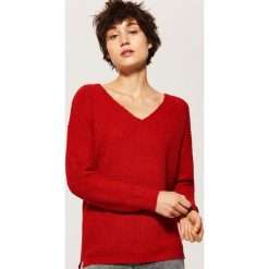 Sweter z dekoltem w serek - Czerwony. Czerwone swetry klasyczne damskie marki House, l, z dekoltem w serek. Za 69,99 zł.