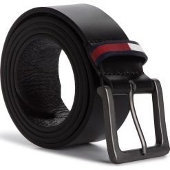Pasek Męski TOMMY HILFIGER - Tjm Flag Inlay Belt 4.0 AM0AM05141 BDS. Niebieskie paski męskie TOMMY HILFIGER, w paski, ze skóry. W wyprzedaży za 179,00 zł.