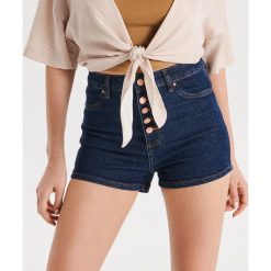 Jeansowe szorty High Waist - Granatowy. Niebieskie szorty damskie Cropp, bez wzorów, z jeansu, z podwyższonym stanem. Za 49,99 zł.