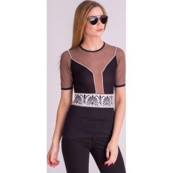Wielokolorowa bluzka Versace Collection z folklorystycznym wzorem. Pomarańczowe bluzki damskie Versace Collection, z aplikacjami, z dzianiny, z okrągłym kołnierzem, z krótkim rękawem. Za 615,60 zł.