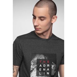 T-shirt męski TSM001 - ciemny szary melanż. Szare koszulki męskie marki 4f, m, bez wzorów, bez kołnierzyka. Za 39,99 zł.