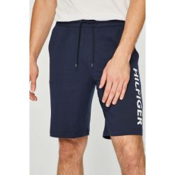 Tommy Hilfiger - Szorty piżamowe. Różowe piżamy męskie marki TOMMY HILFIGER, l, z nadrukiem, z bawełny. Za 139,90 zł.