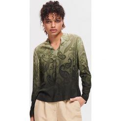 Bluzka z cieniowanym printem - Khaki. Brązowe bluzki damskie Reserved, bez wzorów, bez kołnierzyka, bez rękawów. W wyprzedaży za 29,99 zł.